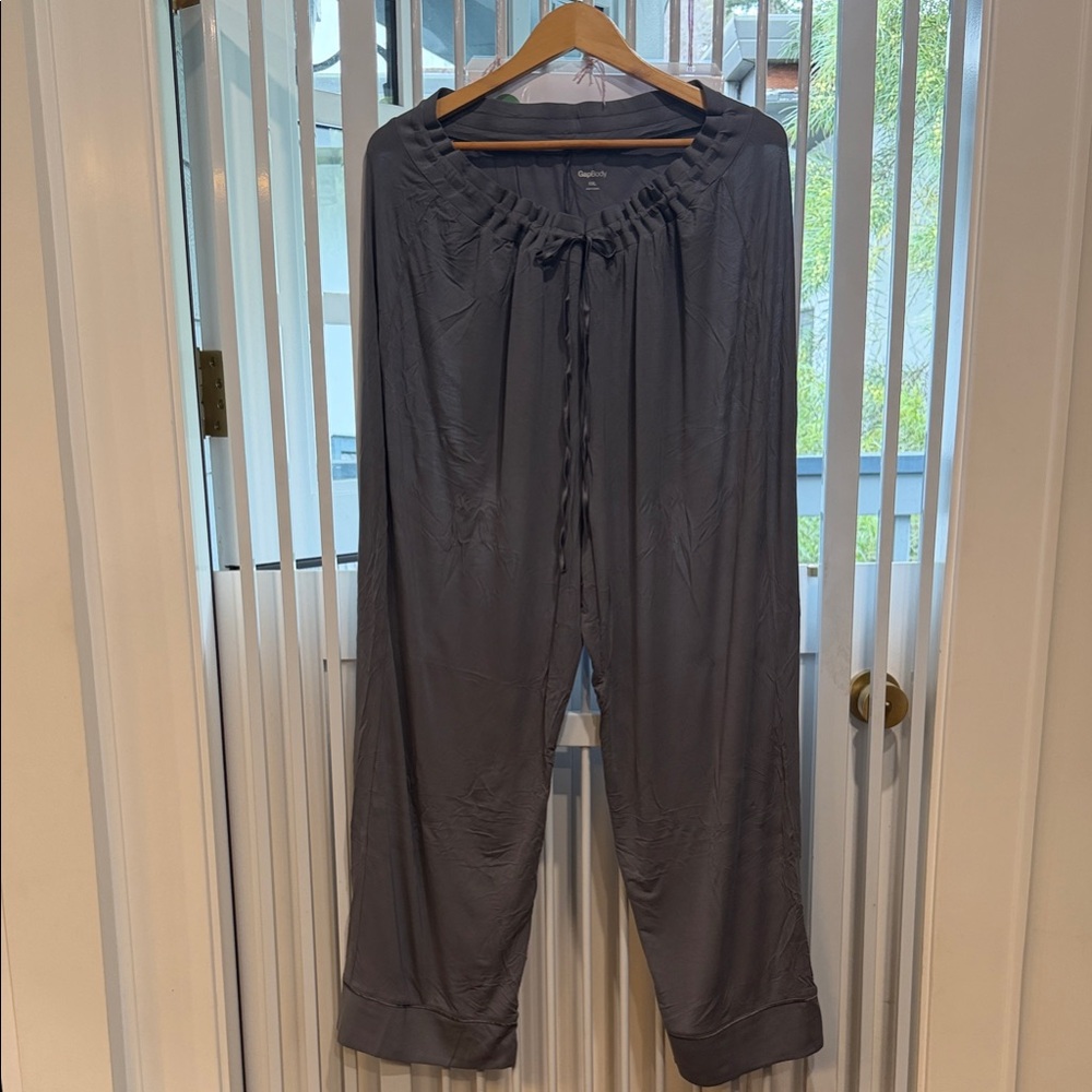 GAP Gray Women's Pajama Pants & Top